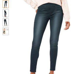 Signature by Levi Strauss & Co. Gold Label Women's Shaping Pull-on Skinny Jeans